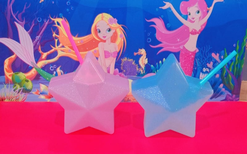 https://cdn.shopify.com/s/files/1/0925/0203/2693/files/WJI-118-Star-Shape-Water-Plastic-Cup-With-Straw_All_4872_1-1.jpg?v=1736087172