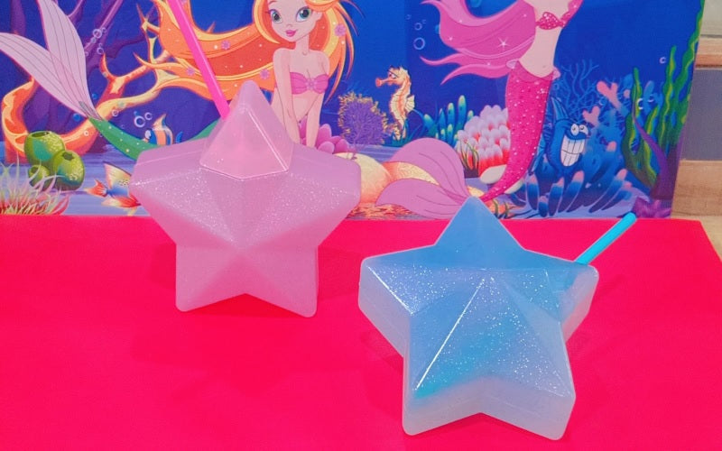 https://cdn.shopify.com/s/files/1/0925/0203/2693/files/WJI-118-Star-Shape-Water-Plastic-Cup-With-Straw_All_4872_1.jpg?v=1736087172